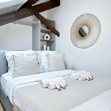 Stylish Duplex In Front Of Buttes-chaumont *